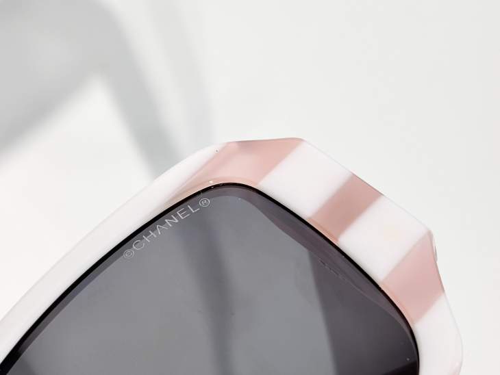 Picture of Chanel Sunglasses _SKUfw77837704fw